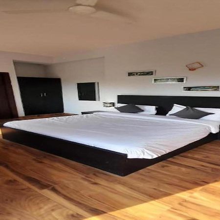 Vrindavan Dreams Hotel And Suites Екстер'єр фото