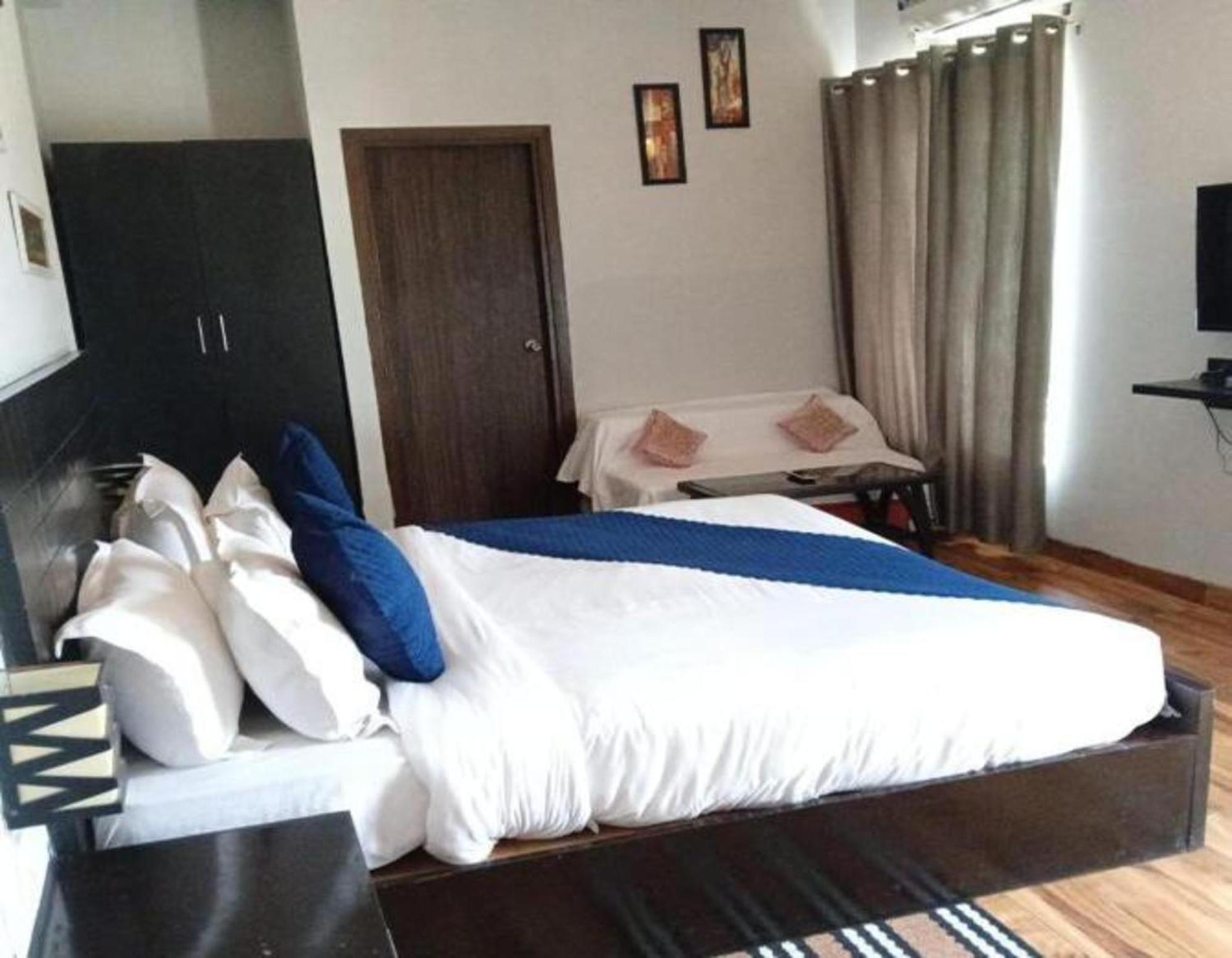 Vrindavan Dreams Hotel And Suites Екстер'єр фото