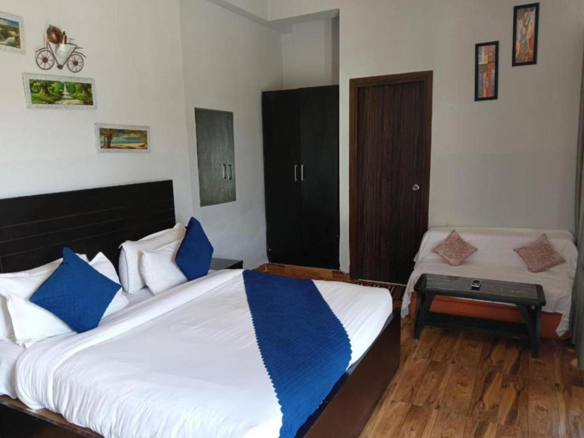 Vrindavan Dreams Hotel And Suites Екстер'єр фото