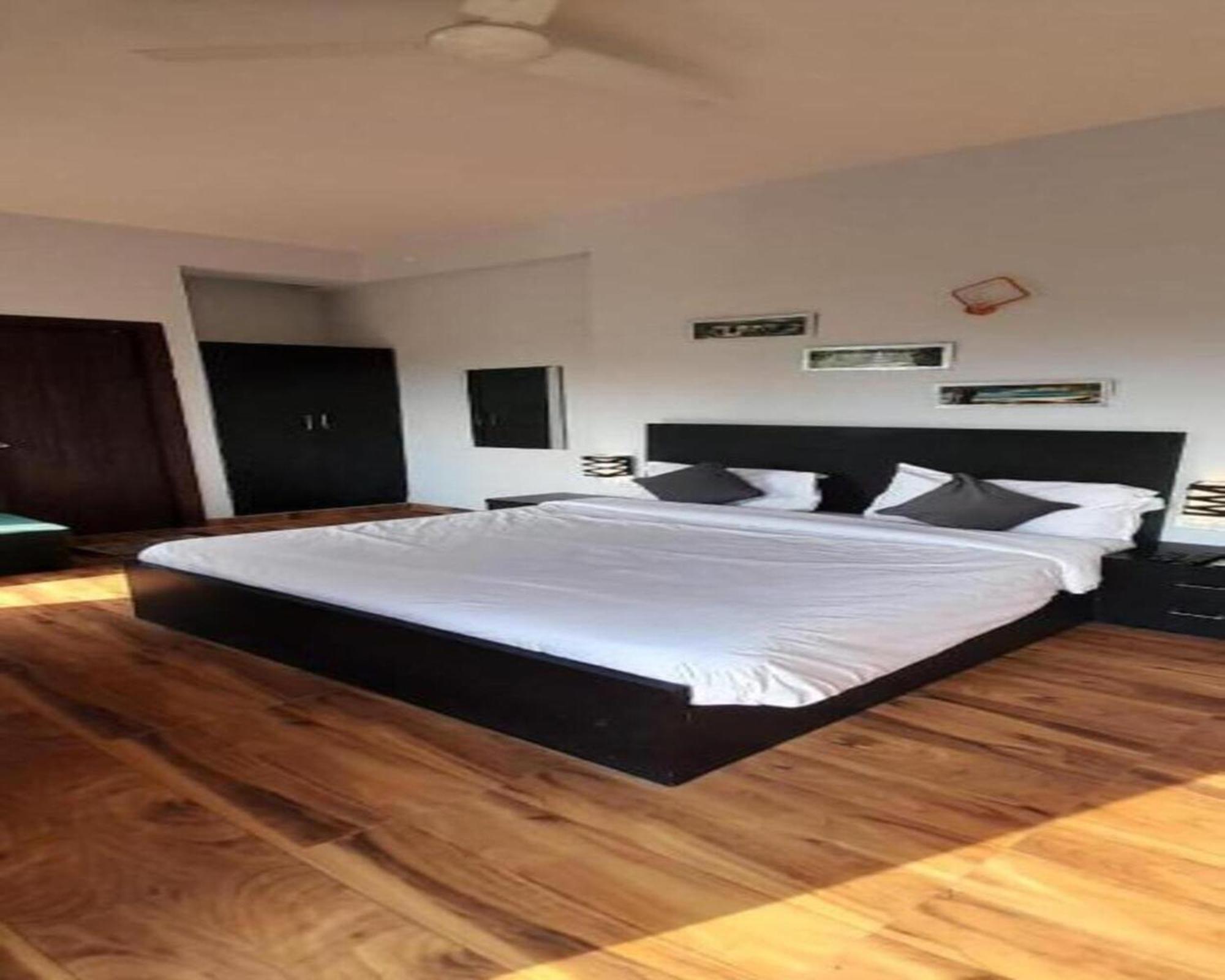 Vrindavan Dreams Hotel And Suites Екстер'єр фото