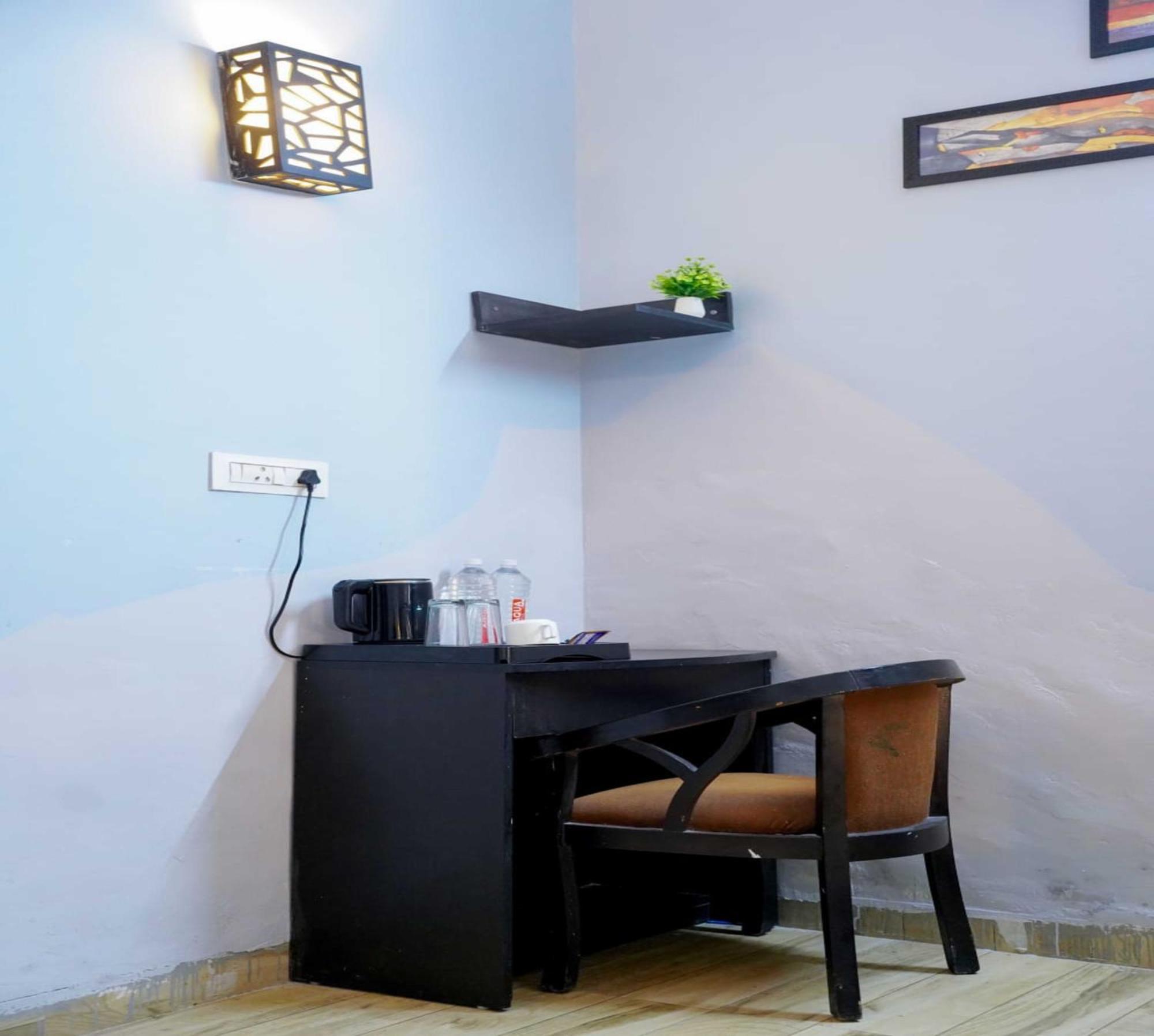 Vrindavan Dreams Hotel And Suites Екстер'єр фото