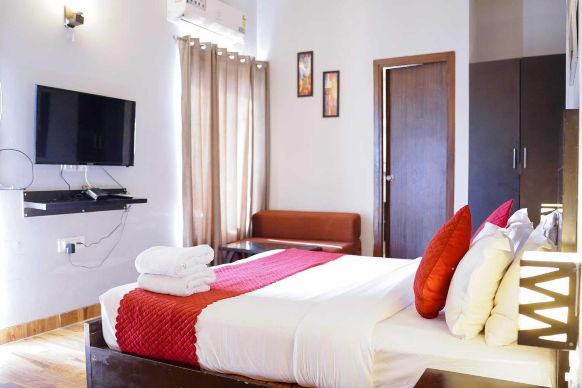 Vrindavan Dreams Hotel And Suites Екстер'єр фото