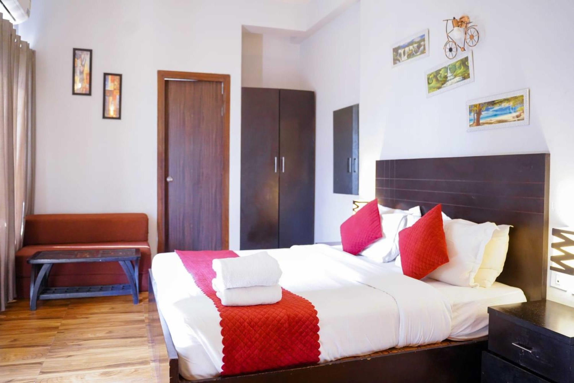Vrindavan Dreams Hotel And Suites Екстер'єр фото