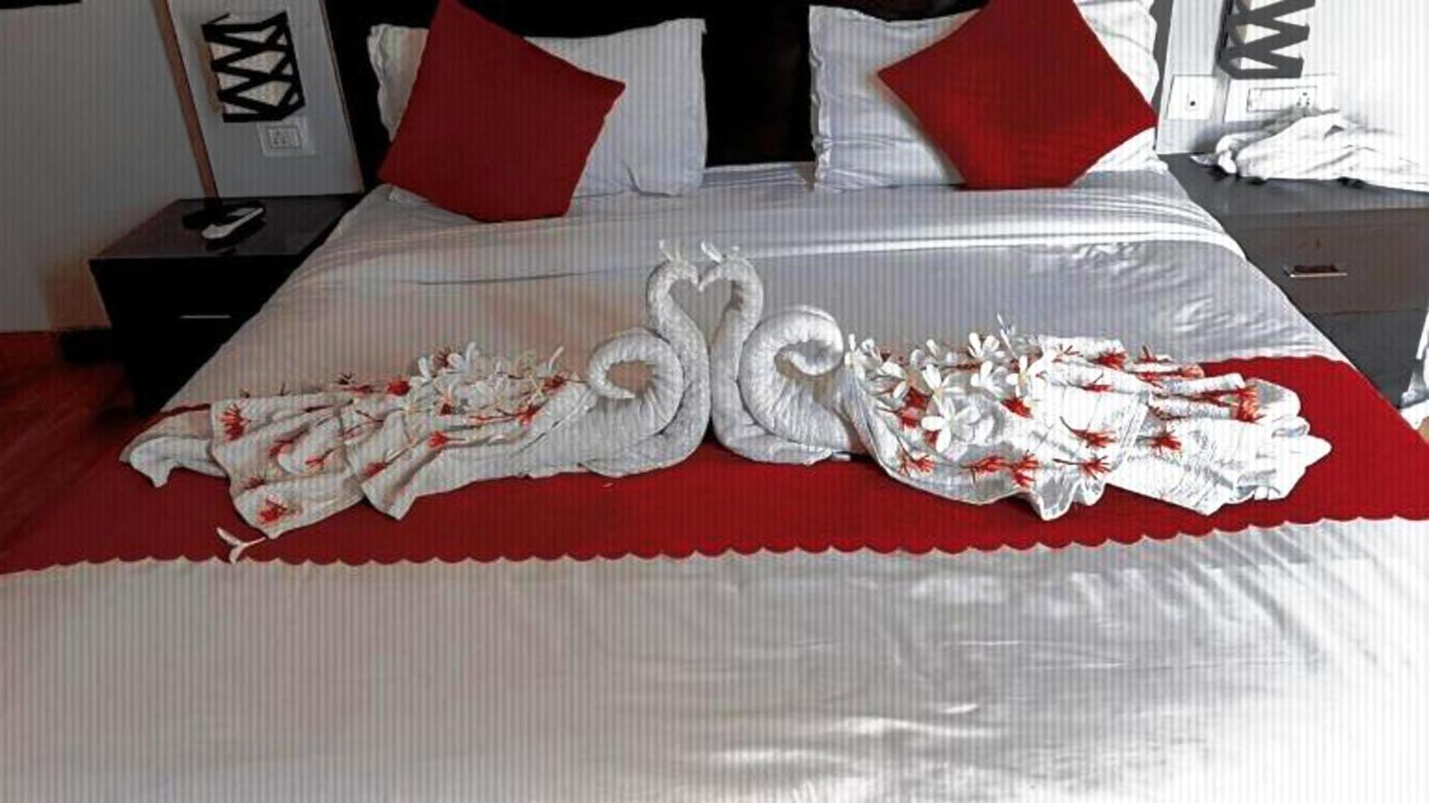 Vrindavan Dreams Hotel And Suites Екстер'єр фото