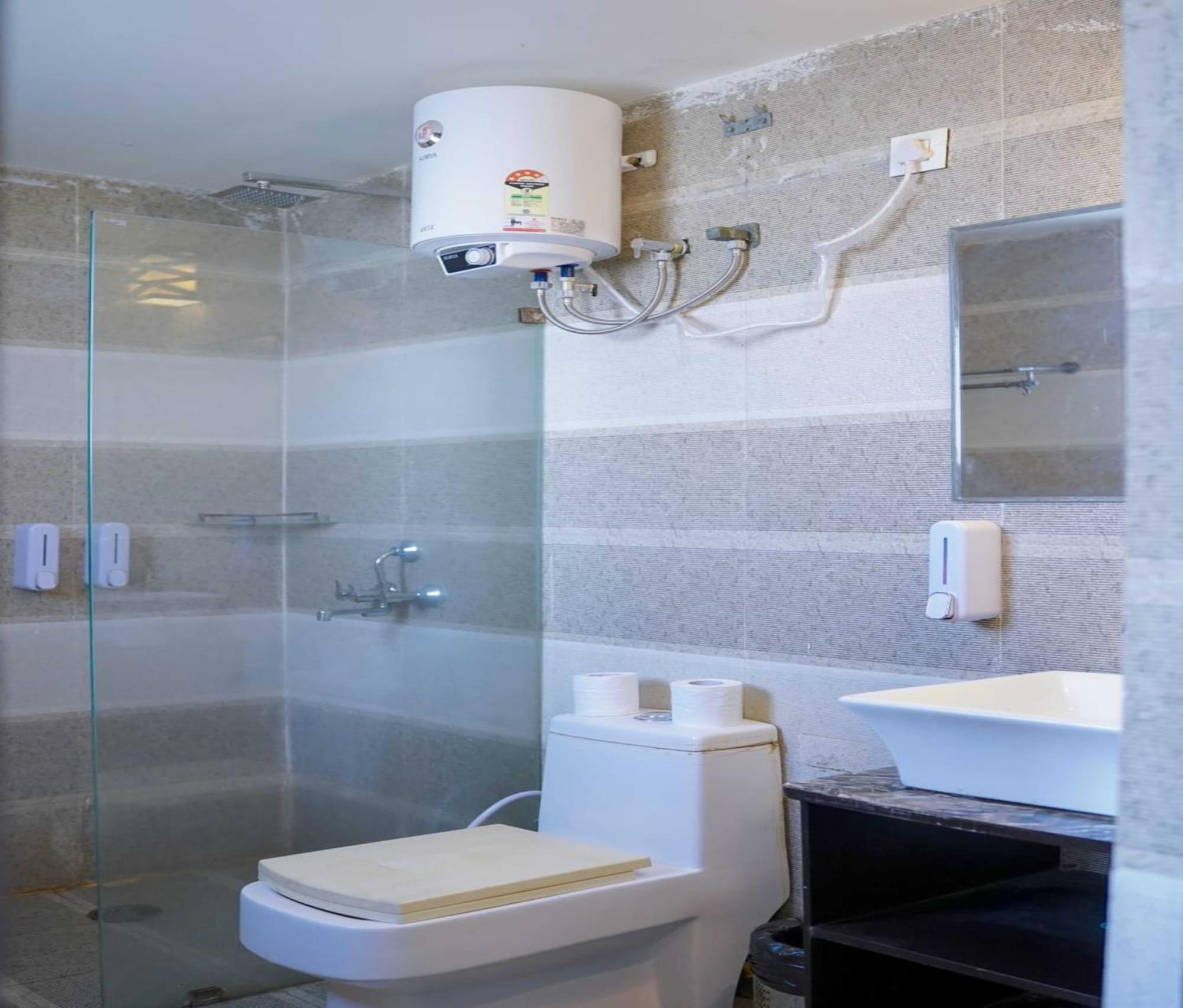 Vrindavan Dreams Hotel And Suites Екстер'єр фото