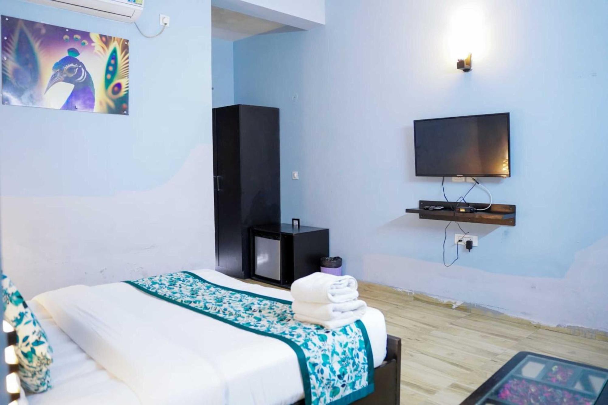 Vrindavan Dreams Hotel And Suites Екстер'єр фото