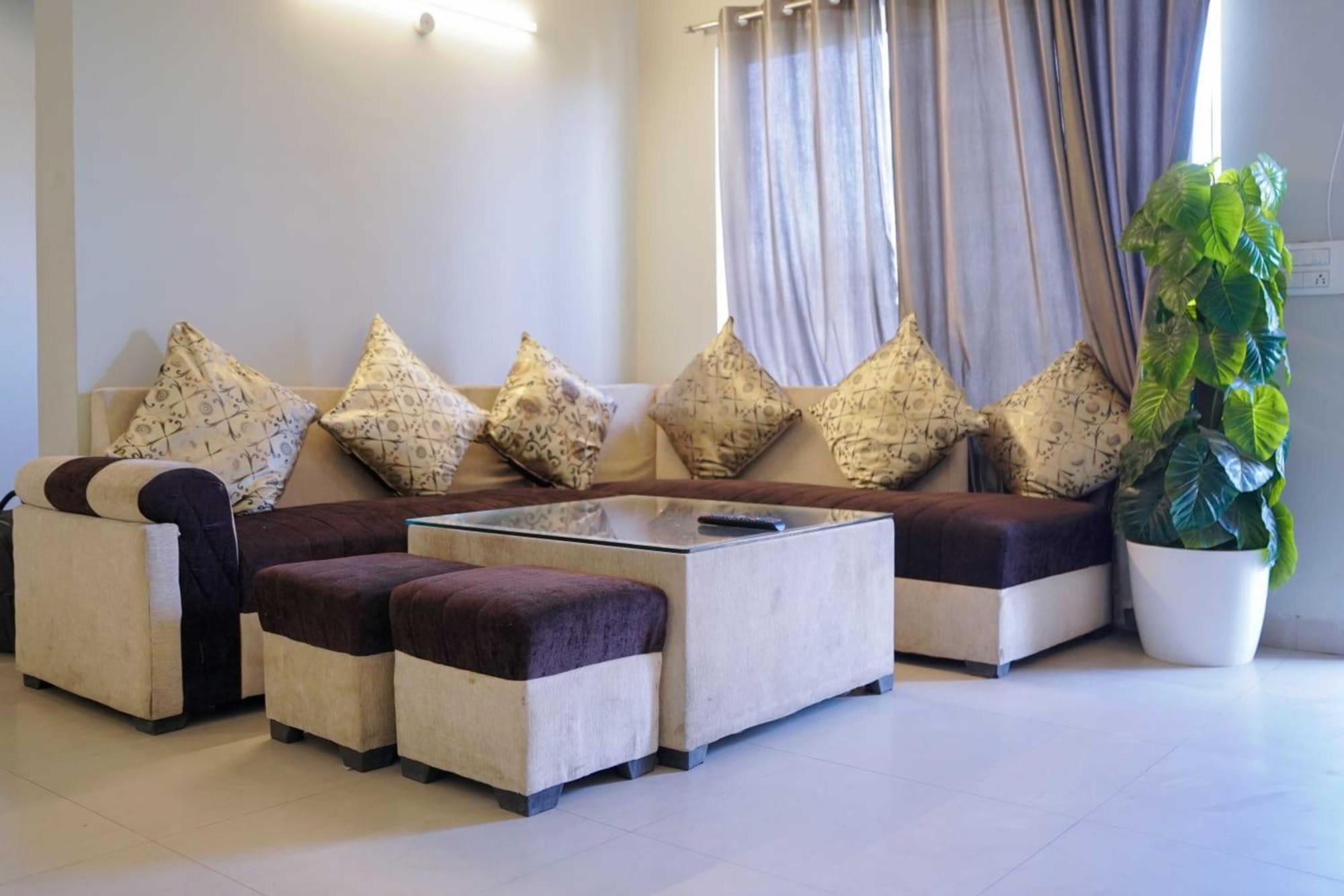 Vrindavan Dreams Hotel And Suites Екстер'єр фото
