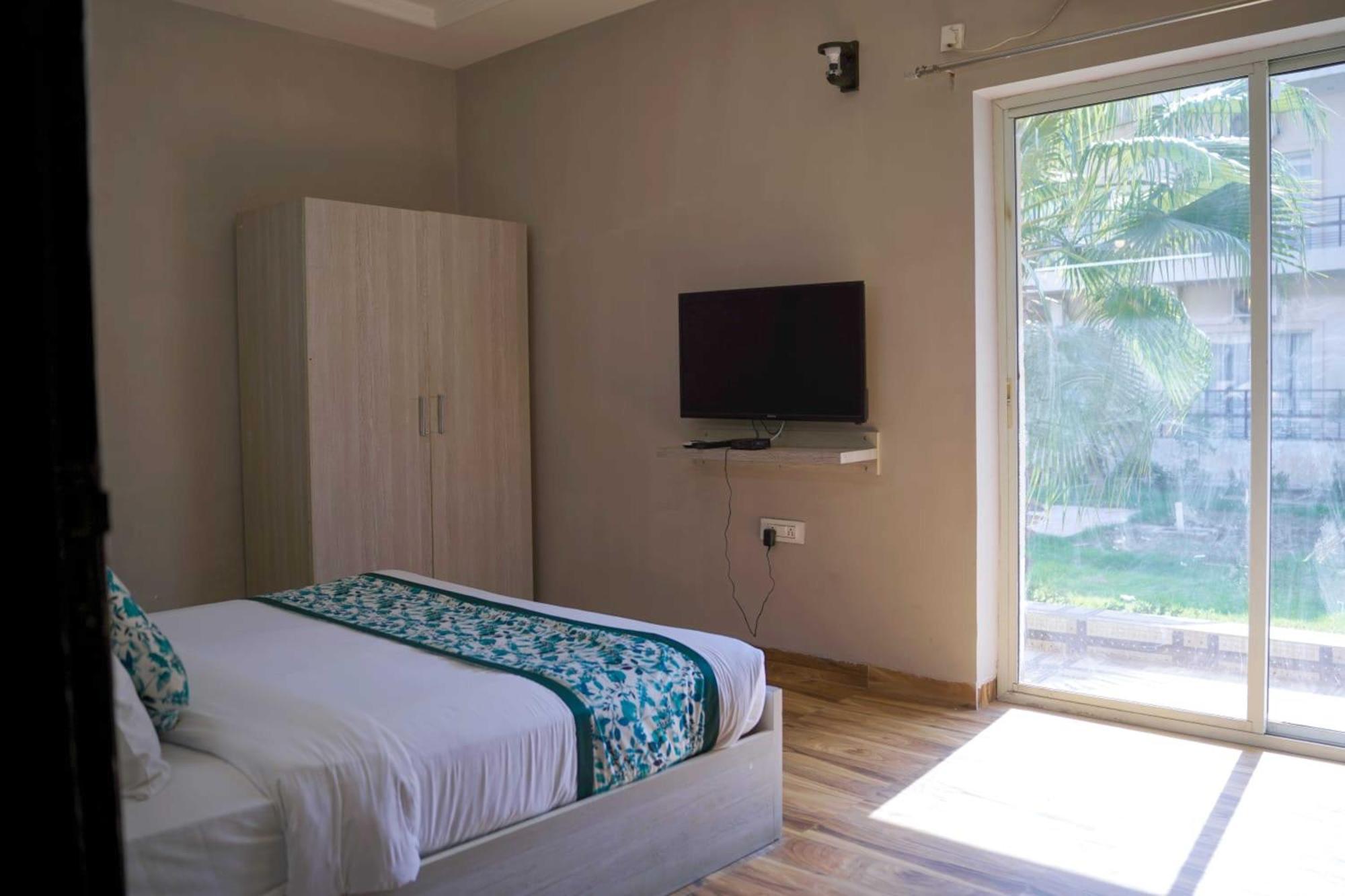 Vrindavan Dreams Hotel And Suites Екстер'єр фото