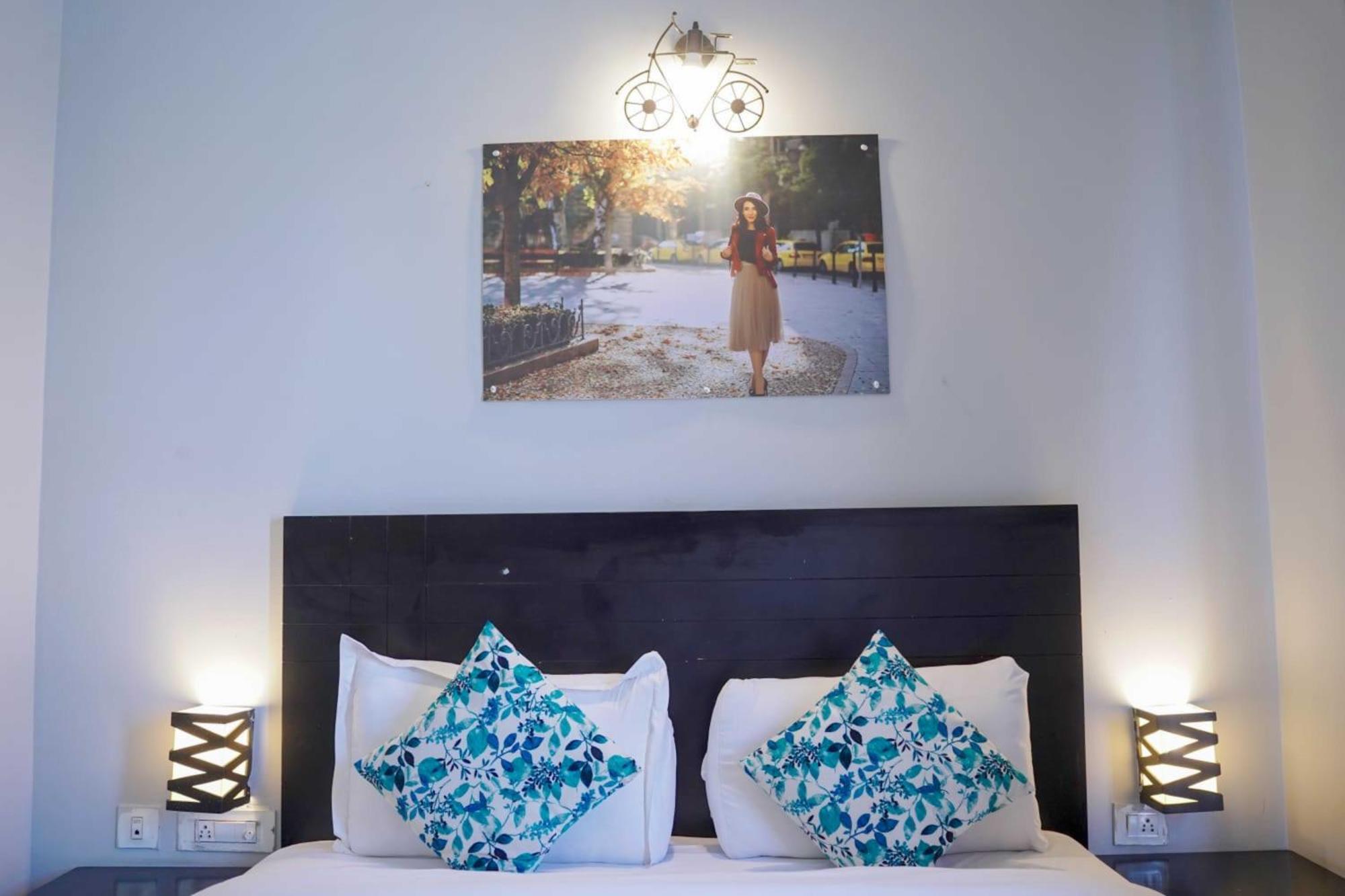 Vrindavan Dreams Hotel And Suites Екстер'єр фото